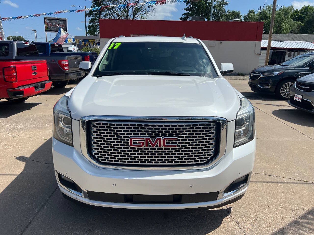 Used 2017 GMC Yukon Denali w/ Open Road Package AWD/4WD image 3
