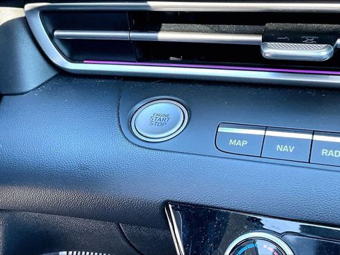 Used 2023 Hyundai Elantra Limited image 27