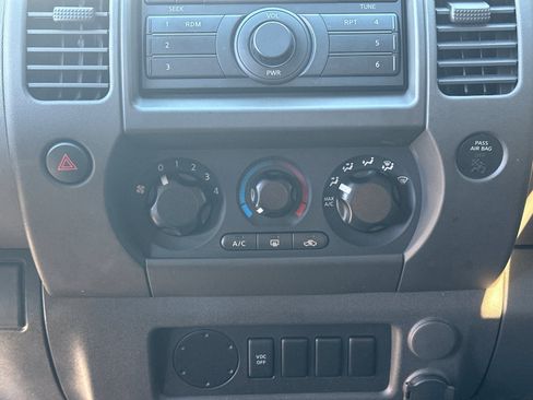 Used 2011 Nissan Xterra X image 28