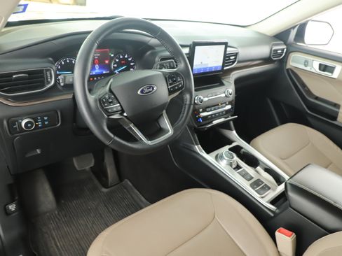 Used 2020 Ford Explorer Limited w/ Class III Trailer Tow Package image 9