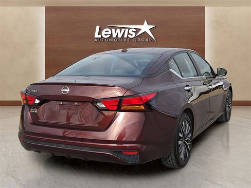 Used 2024 Nissan Altima 2.5 SV image 4