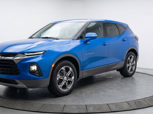 Used 2025 Chevrolet Blazer LT image 3