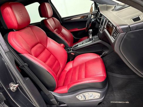 Used 2017 Porsche Macan Turbo image 35