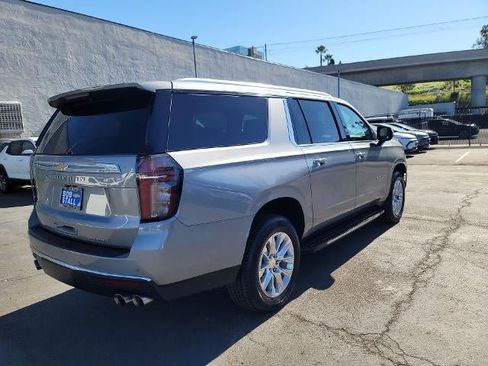 Used 2024 Chevrolet Suburban Premier RWD image 8