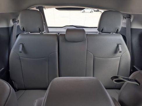 Used 2025 Toyota Sienna XLE image 27