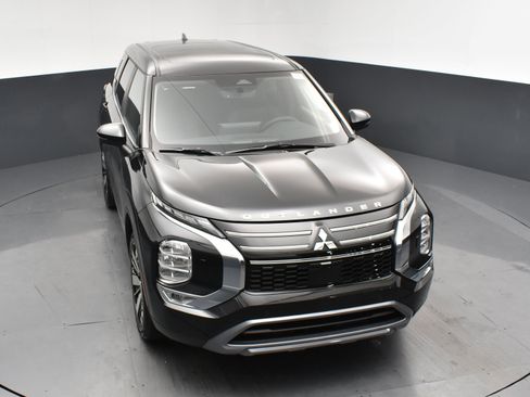 New 2025 Mitsubishi Outlander SE image 20