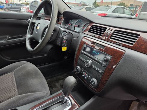 Used 2011 Chevrolet Impala LT FWD image 16