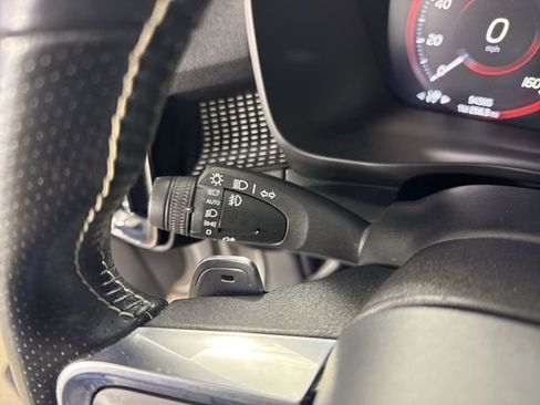 Used 2019 Volvo XC40 T5 R-Design image 15