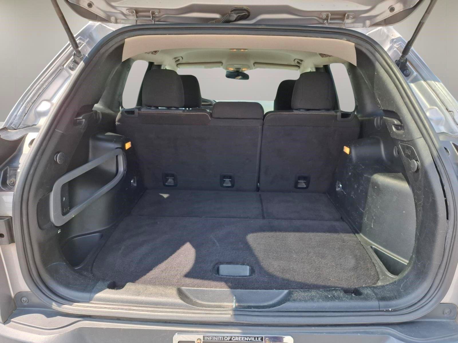 Used 2018 Jeep Cherokee Latitude w/ Altitude Package FWD image 12