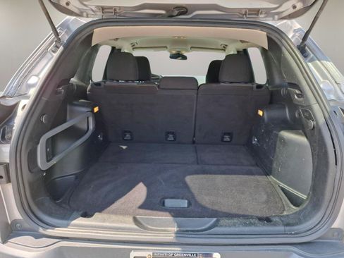 Used 2018 Jeep Cherokee Latitude w/ Altitude Package FWD image 12