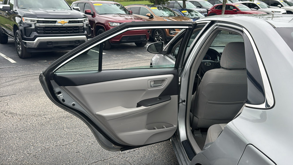 Used 2016 Toyota Camry LE FWD image 27