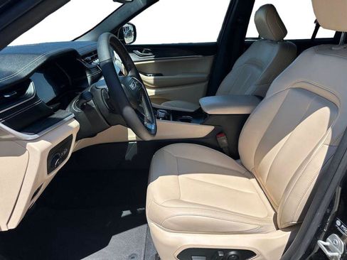 Used 2024 Jeep Grand Cherokee Limited image 8