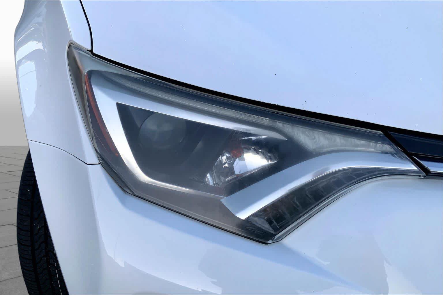 Used 2018 Toyota RAV4 XLE w/ Plus Extra Value Package AWD/4WD image 26