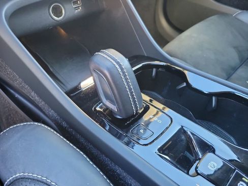 Used 2021 Volvo XC40 T5 R-Design w/ Advanced Package image 24