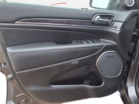 Used 2020 Jeep Grand Cherokee Overland image 15