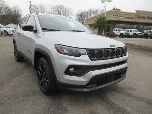 New 2026 Jeep Compass Altitude image 9