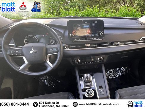 Used 2023 Mitsubishi Outlander SE image 17