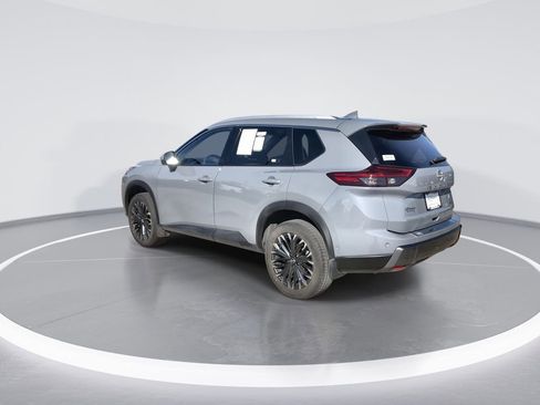 Used 2025 Nissan Rogue SL w/ Tech Package FWD image 6