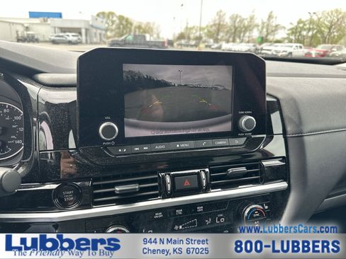 Used 2025 Nissan Pathfinder SV image 17