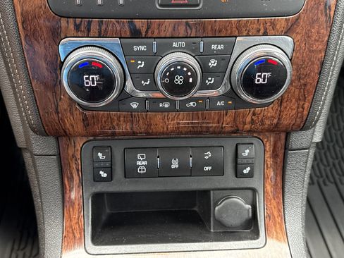 Used 2014 Chevrolet Traverse LT FWD image 28