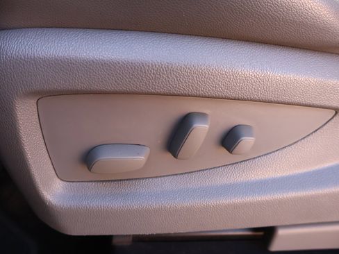 Used 2015 Chevrolet Suburban LT image 10