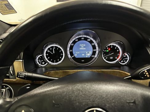 Used 2011 Mercedes-Benz E 350 4MATIC Sedan image 51