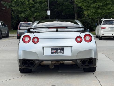 Used 2009 Nissan GT-R Premium AWD/4WD image 19