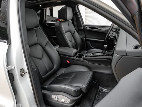 Used 2024 Porsche Macan AWD/4WD image 29