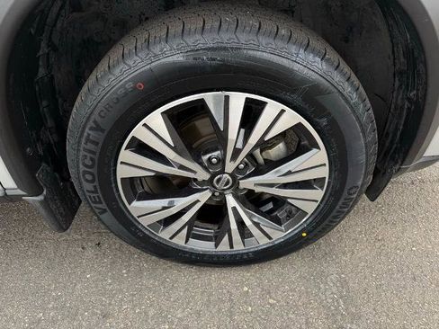 Certified 2021 Nissan Rogue SV image 9