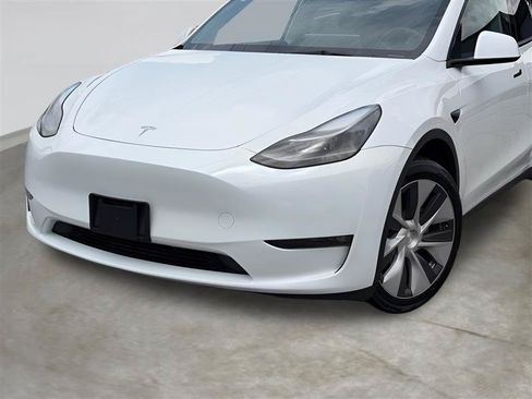 Used 2023 Tesla Model Y Long Range AWD/4WD image 5