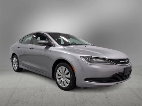 Used 2015 Chrysler 200 LX image 2