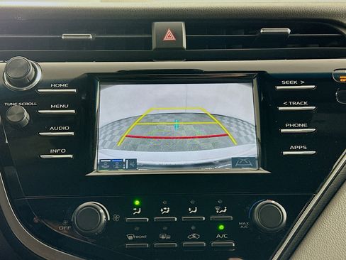 Used 2018 Toyota Camry LE image 22