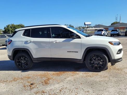 New 2026 Jeep Compass Latitude image 8