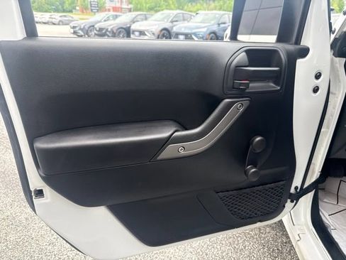 Used 2018 Jeep Wrangler Sport w/ Connectivity Group AWD/4WD image 15