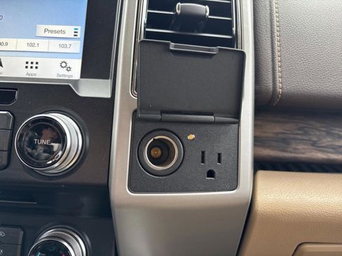 Used 2018 Ford F150 Lariat w/ Equipment Group 502A Luxury image 20