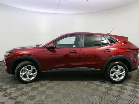 Used 2025 Chevrolet Trax LS w/ LS Convenience Package FWD image 6