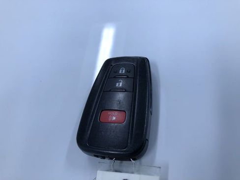 Used 2025 Toyota RAV4 XLE AWD/4WD image 32