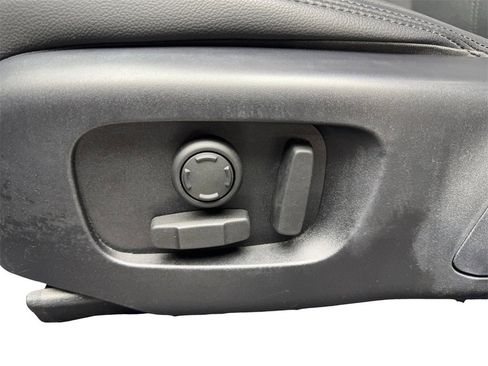 Used 2025 Land Rover Range Rover Velar Dynamic SE image 28