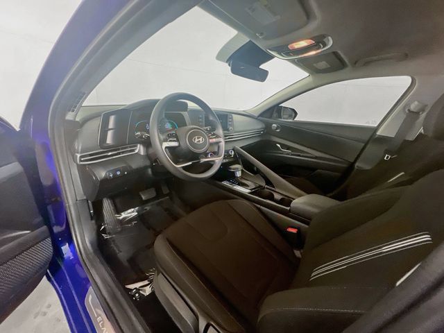 Used 2025 Hyundai Elantra Hybrid FWD image 17