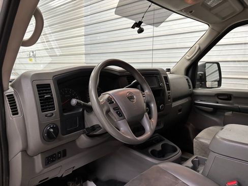 Used 2018 Nissan NV 3500 SV w/ Navigation Package image 3