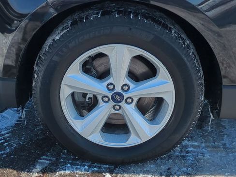 Used 2018 Ford Edge SE image 12