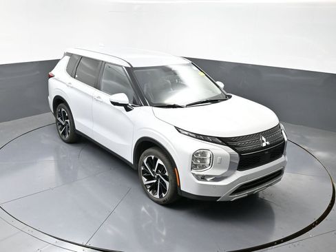 Used 2024 Mitsubishi Outlander SE image 44