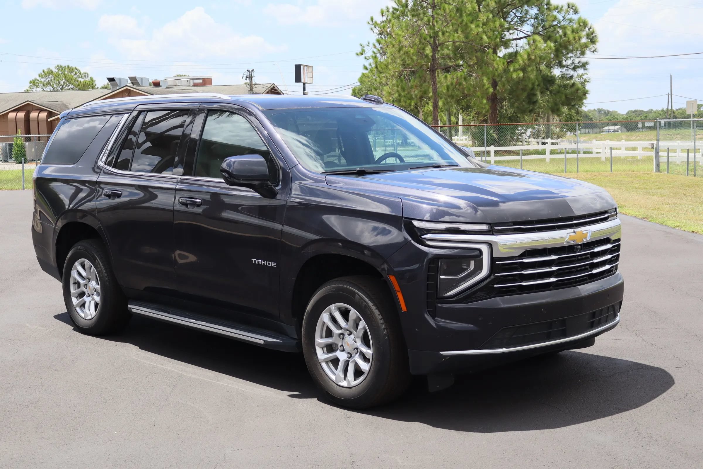 Used 2025 Chevrolet Tahoe LT RWD image 1