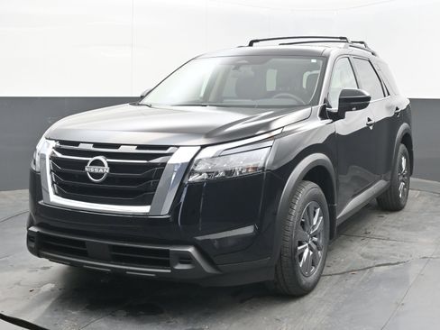 New 2025 Nissan Pathfinder SV w/ SV Premium Package image 3
