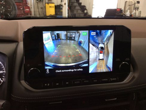 Used 2023 Nissan Rogue SL w/ SL Premium Package image 28