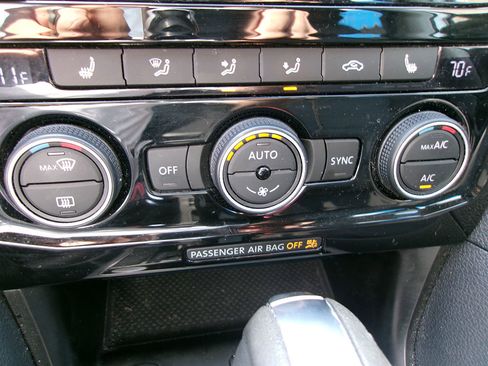 Used 2020 Volkswagen Passat 2.0T SE image 16