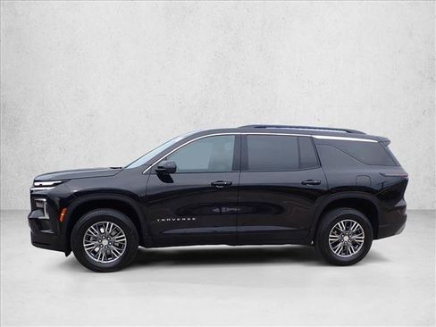 Used 2025 Chevrolet Traverse LT w/ Driver Confidence Package AWD/4WD image 2