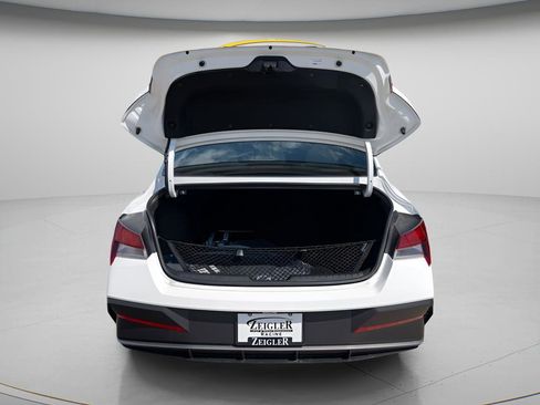 New 2025 Hyundai Elantra Sport FWD image 11