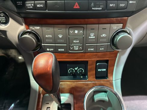 Used 2010 Toyota Highlander Limited AWD/4WD image 20