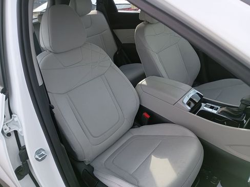 Used 2025 Hyundai Tucson SE image 30